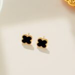 VCA stud earring