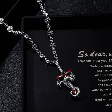 Retro Vintage Neckpiece 03