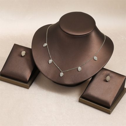 Clavicle neckpiece set