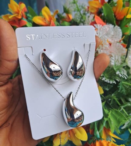 Neckpiece set